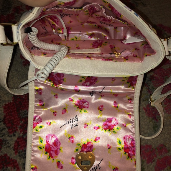 NWOT Betsey Johnson Phone Crossbody - Picture 4 of 4